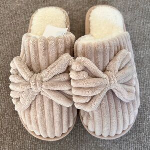 Kirklands Women's Slippers in Cream with Bow Detail